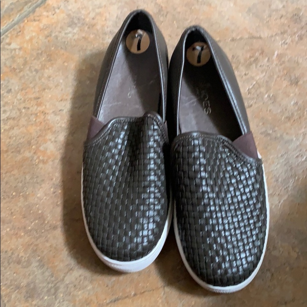 J/Slides size 7 women’s barley used like new.